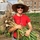 El holding garlic.thumb